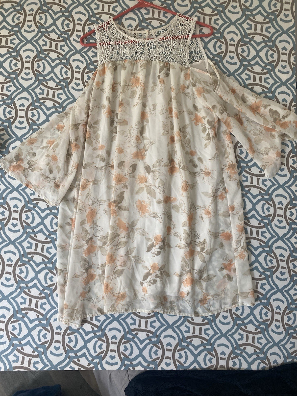Robert Louis Women’s L White/Peach Floral Lace Yoke Round Neck Short Dress