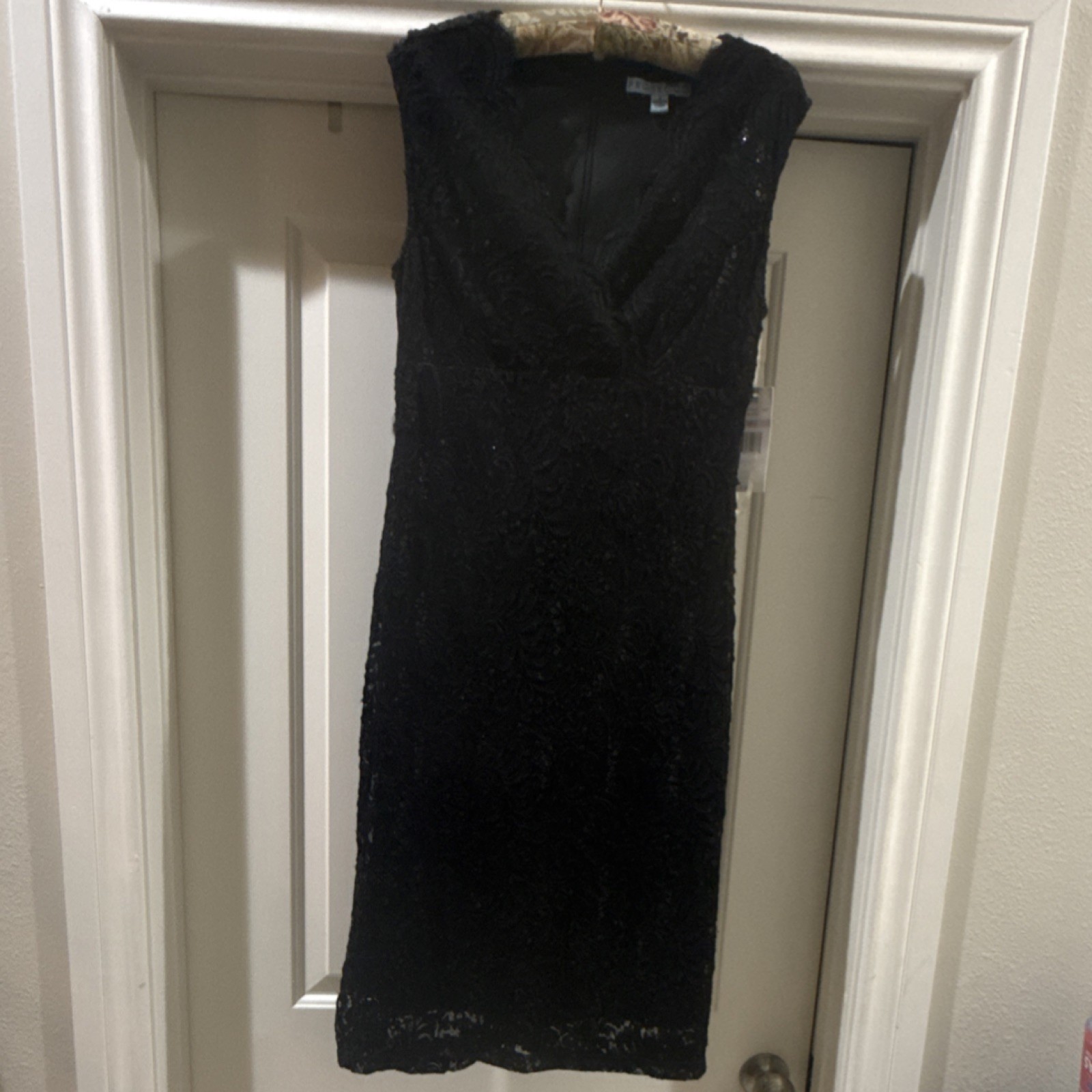 Connected Black Lace Sequin Sheath Dress Sleeveless V-Neck Lined Knee Length .