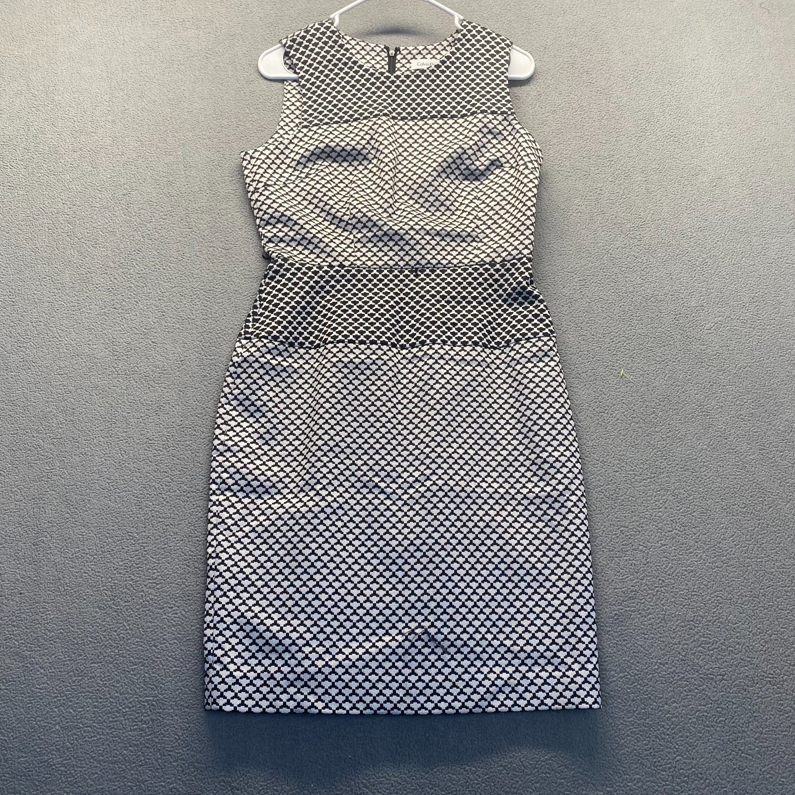 Calvin Klein A-line sheath dress, women’s size 6. Casual style. Zipper closure.