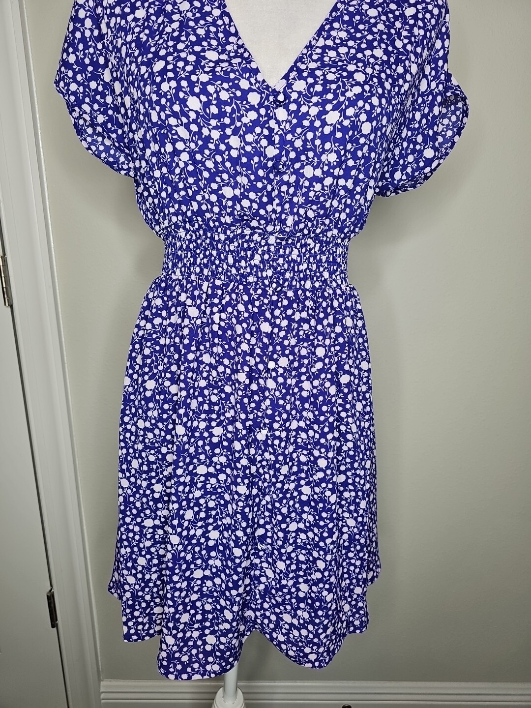 Sienna Sky Dress Womens Small Blue Floral Cap Sleeve Pull Over Lined V Neck