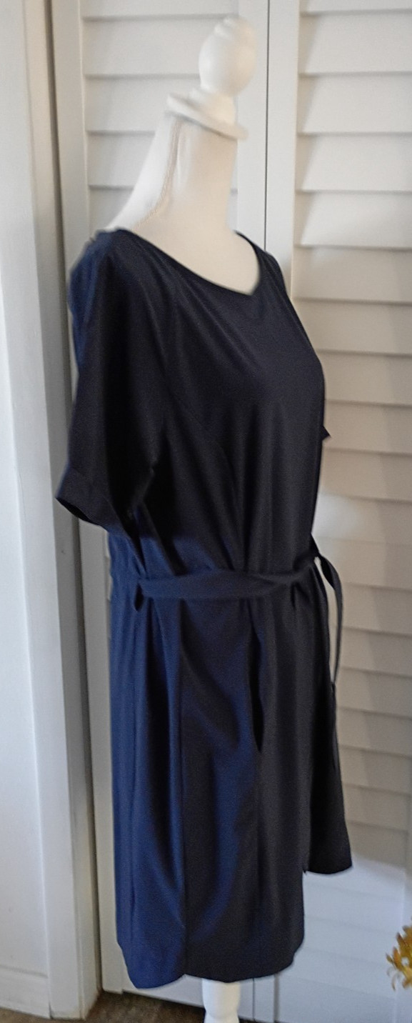 HH Helly Hansen Thalia Light Weight Wicking Stretch Navy Dress Swim Cover M