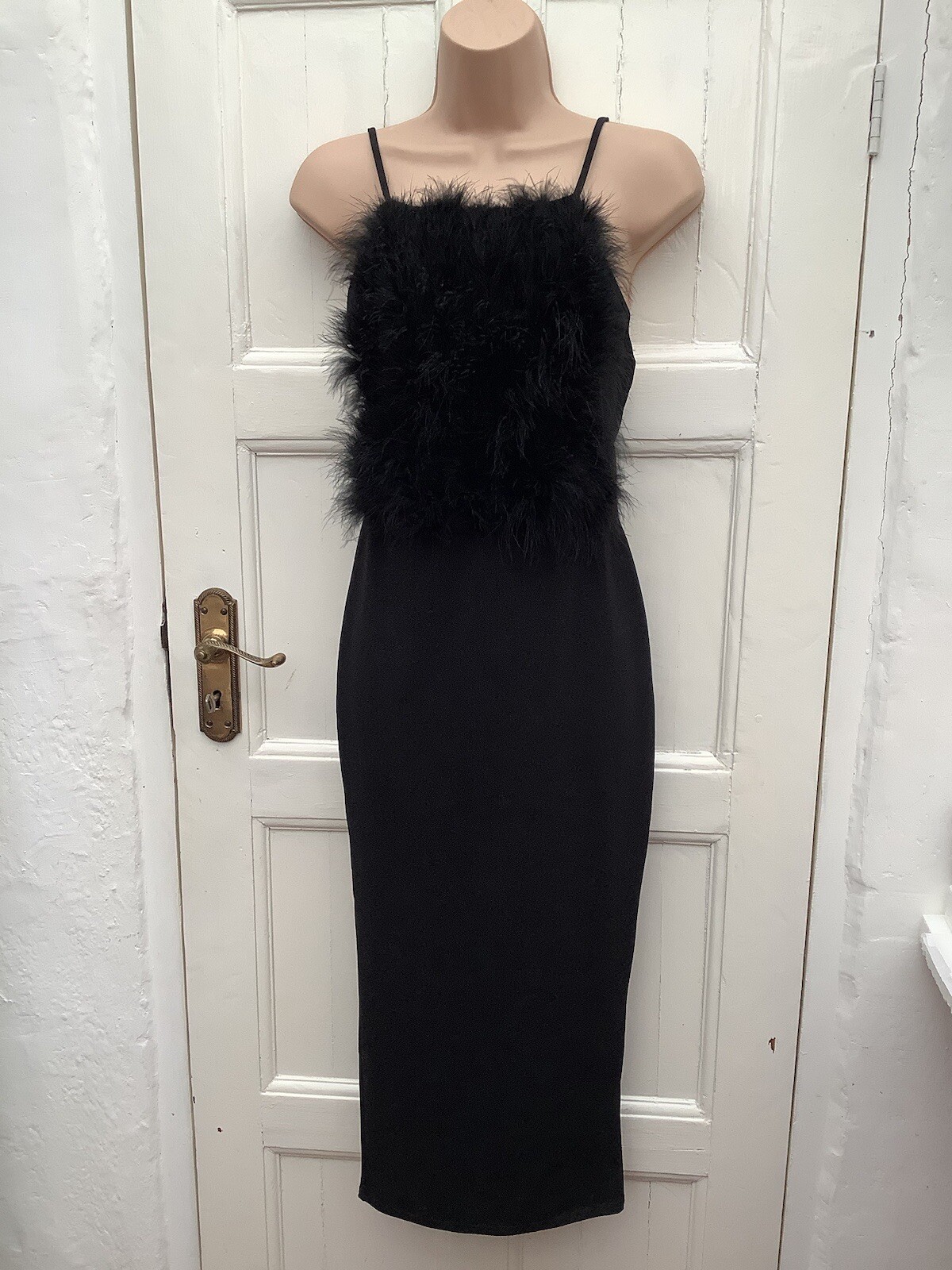 VINTAGE LADIES BLACK FINE FEATHERS LONG MAXI STRAPPY STRETCH DRESS XS/ 6-8