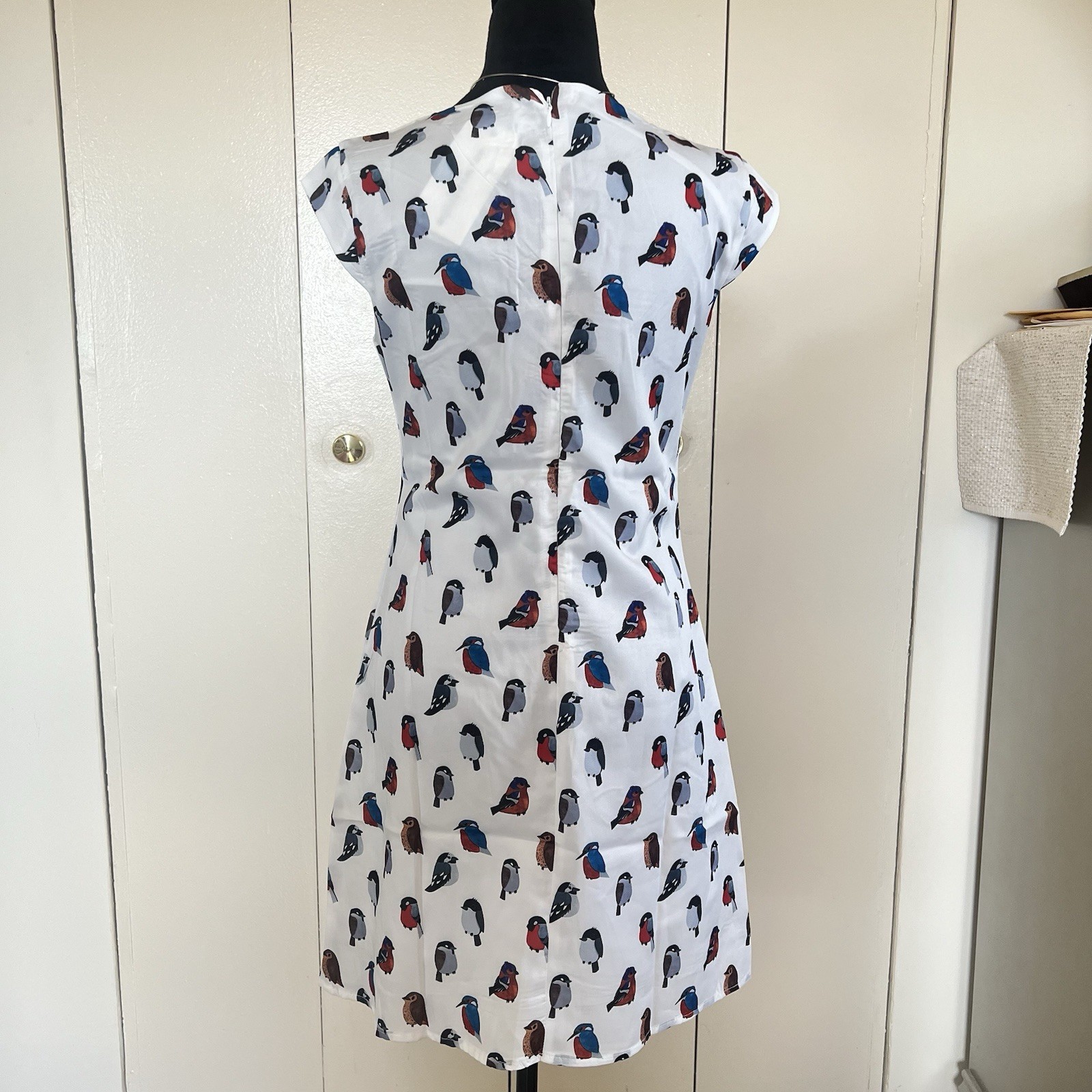 SM Wardrobe NY White Cap Sleeve Birds Artsy Boho Dress W/Pockets Sz Small NEW!