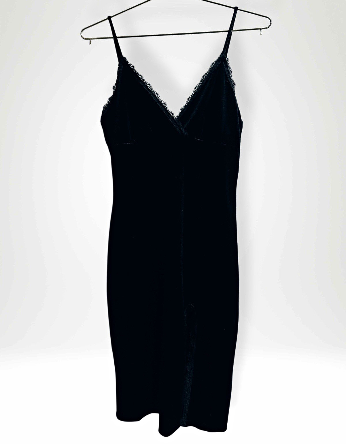 Forever 21 Women’s Black Solid Full Slip with Lace Accents, Size S