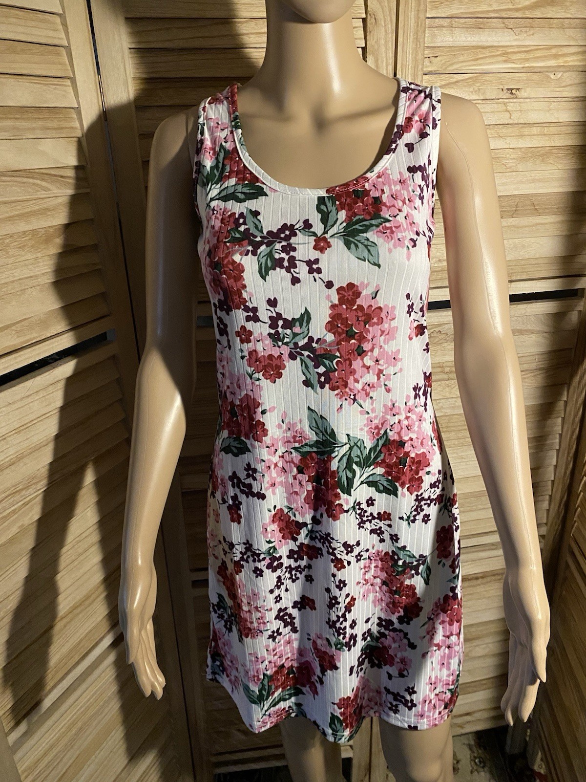 Emme Jordan Summer Dress Size M Floral Sleeveless Lightweight Stretch Soft