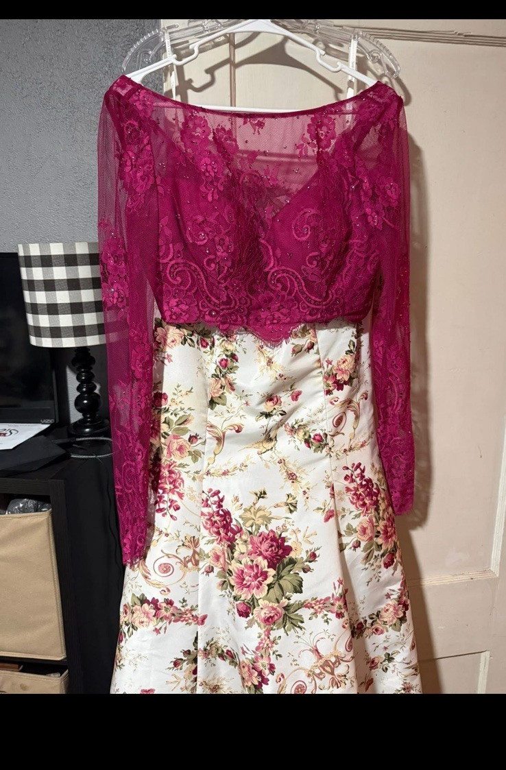 size 6, Women’s White & Pink Floral Lace Long Sleeve Maxi Dress, EUC