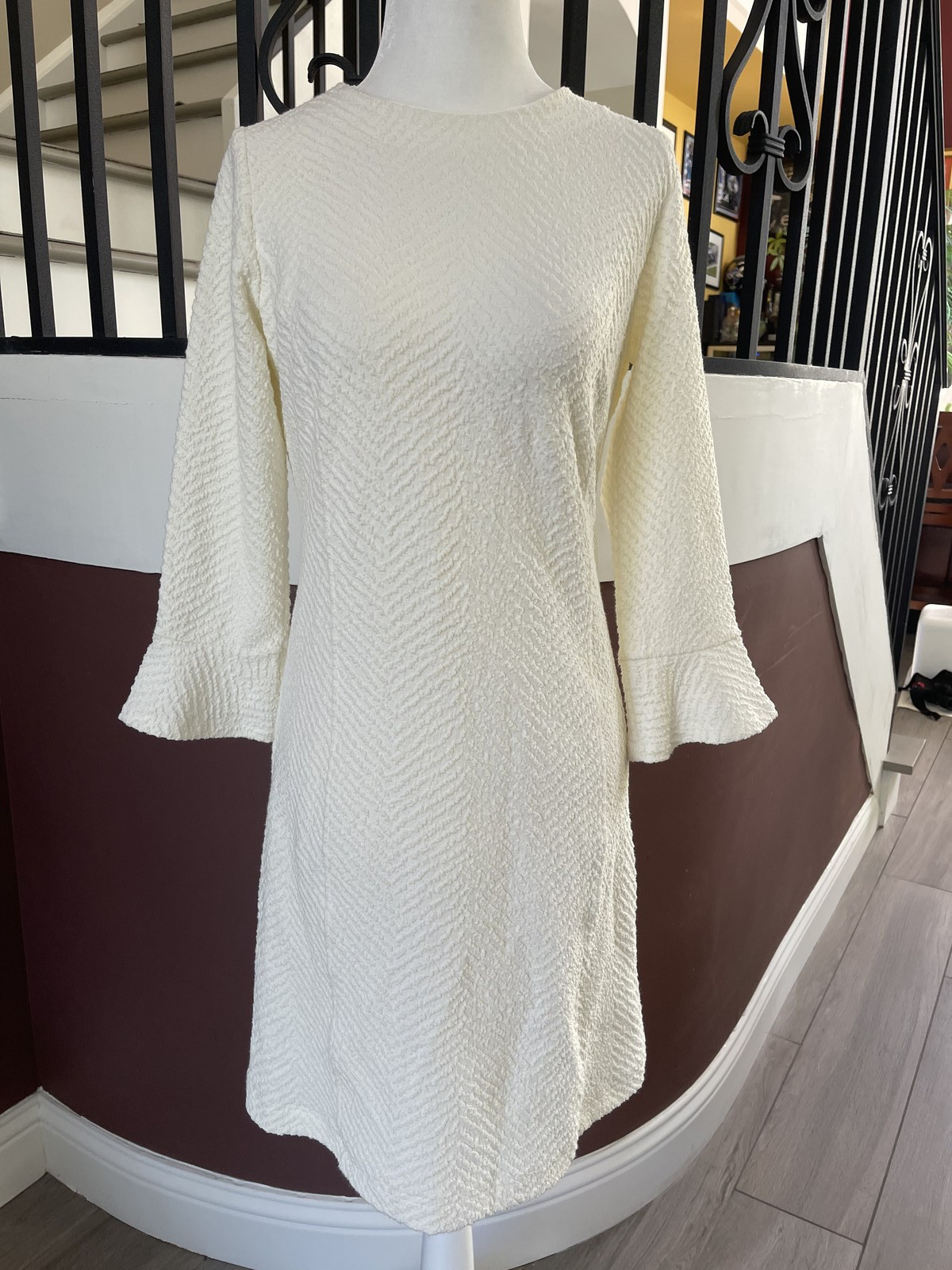 J.McLaughlin Cream Textured Knit Shift Dress XS Bell Sleeve Classic Elegant
