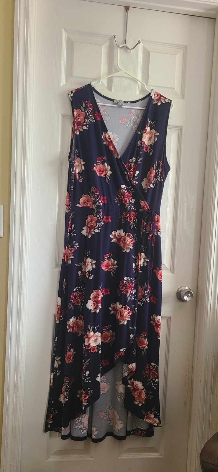 Justify Women’s Navy/Pink Floral V-Neck Sleeveless Midi Dress 2X Plus