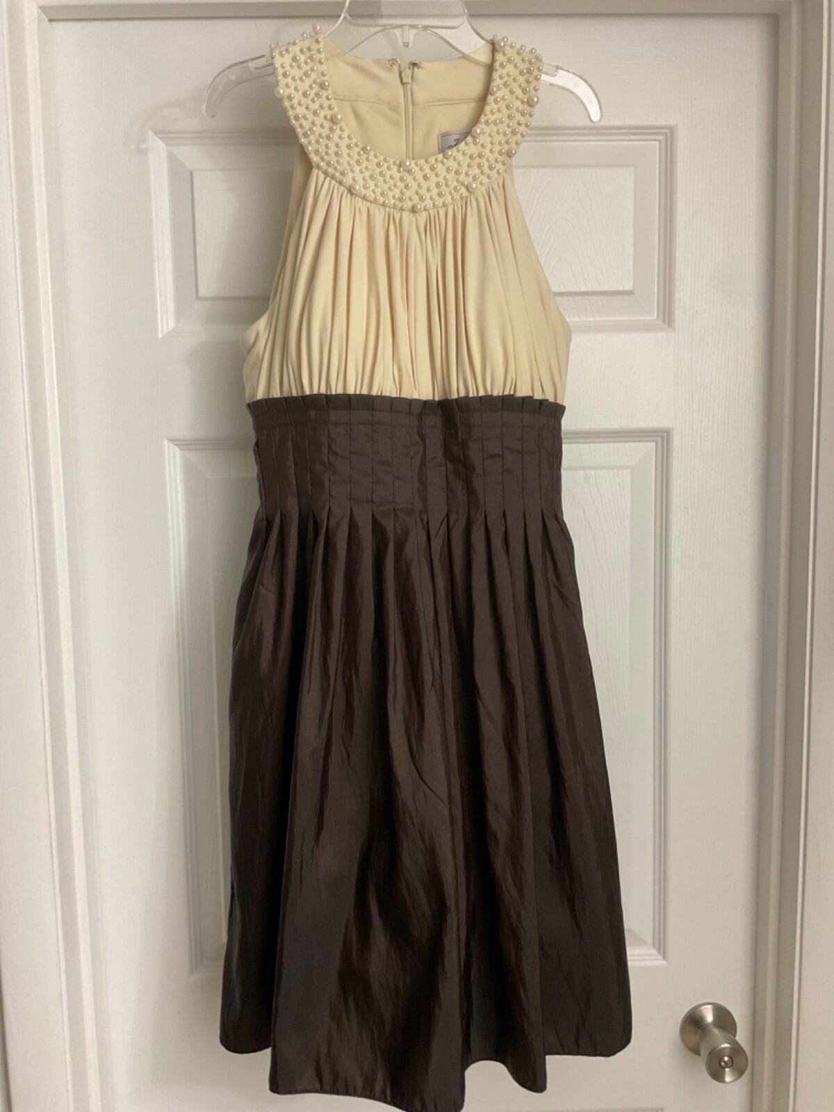 JESSICA H Cream Sleeveless Dress W/Pearl Embellished Neckline Pleated SZ 10