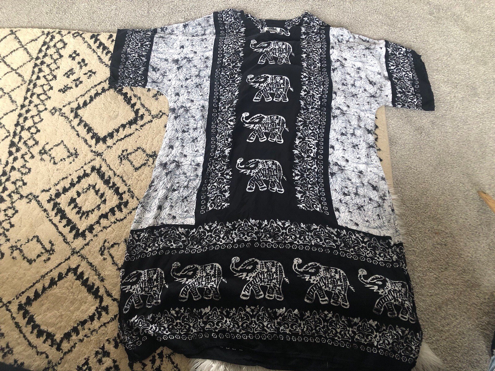VTG Metropolitan short sleeve black maxi dress muumuu tribal elephants Rayon A4