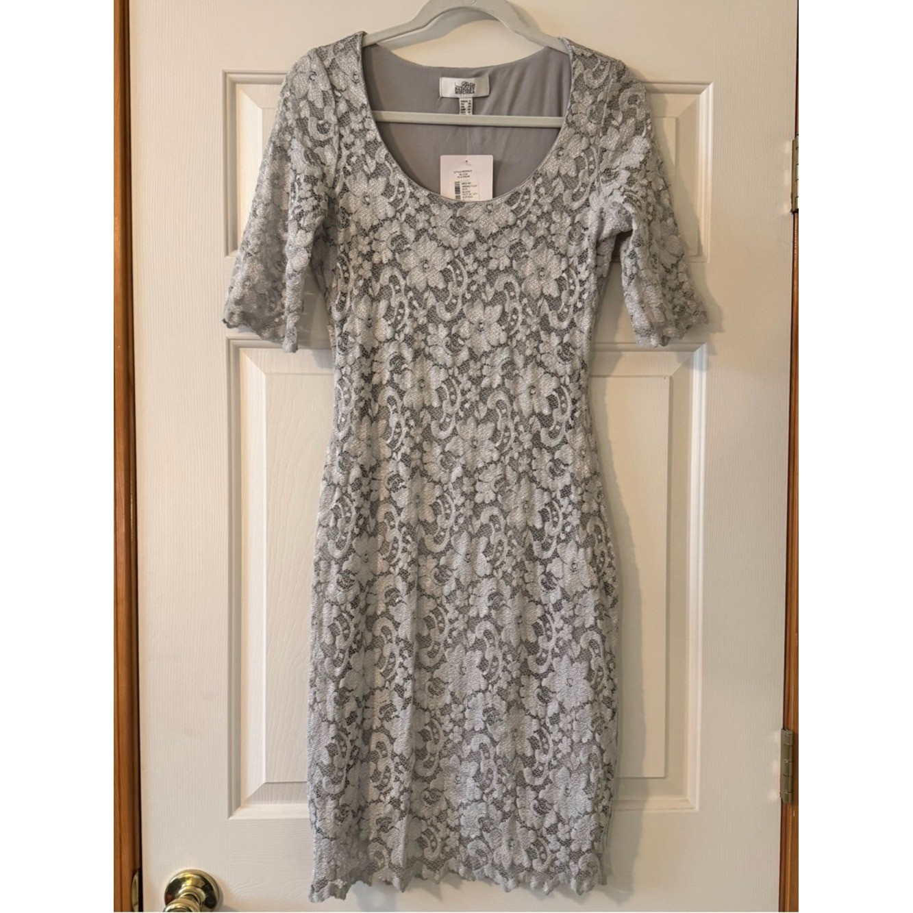 Belle Badgley Mischka size 6 lace bodycon midi dress