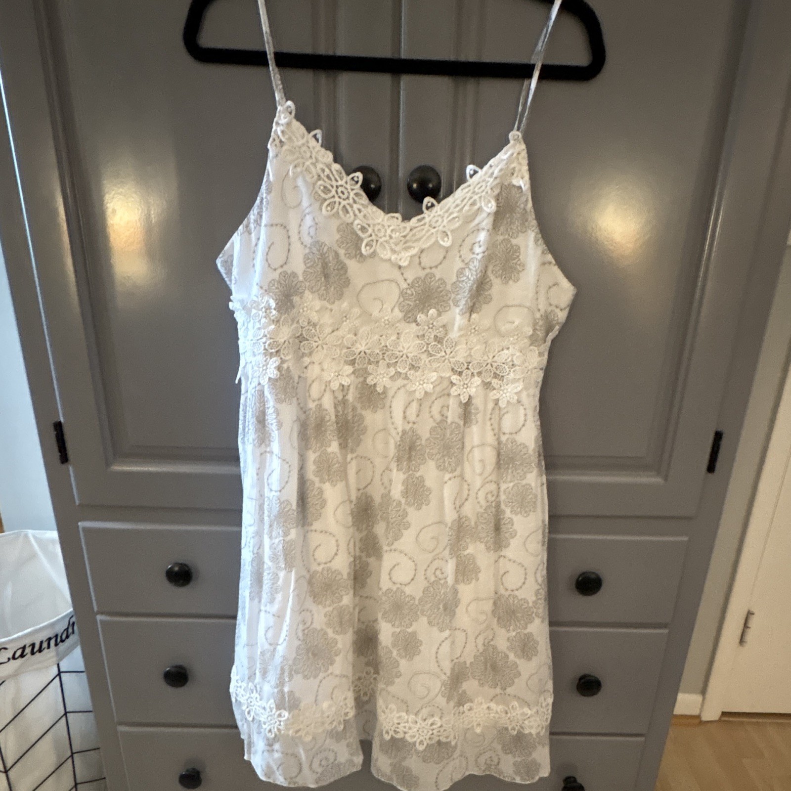 Women’s White/Gray Floral Lace Trim Slip Chemise Adjustable Straps Size M