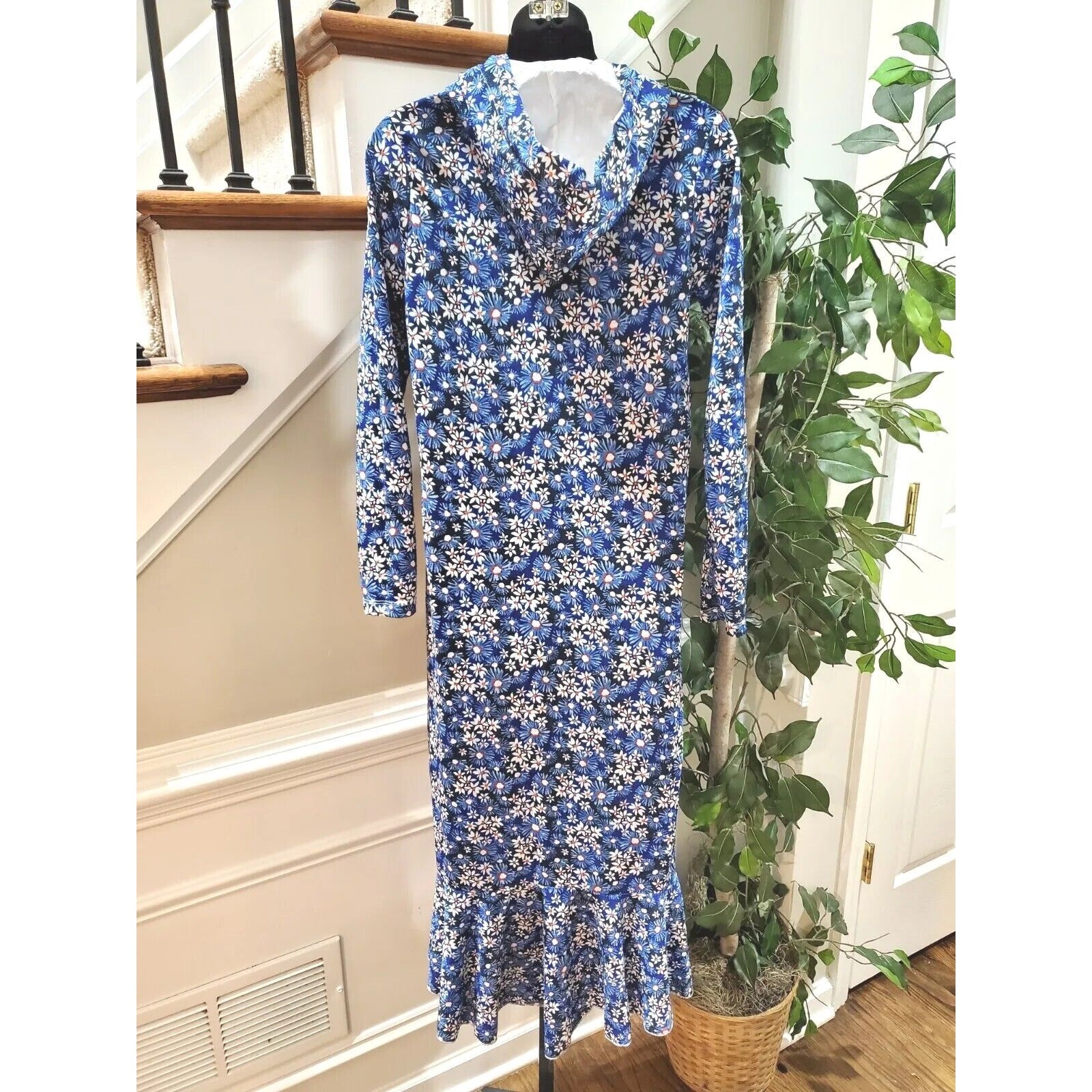 Muni Muni Women’s Blue Floral Polyester Long Sleeve Knee Length Hoodie Dress XS