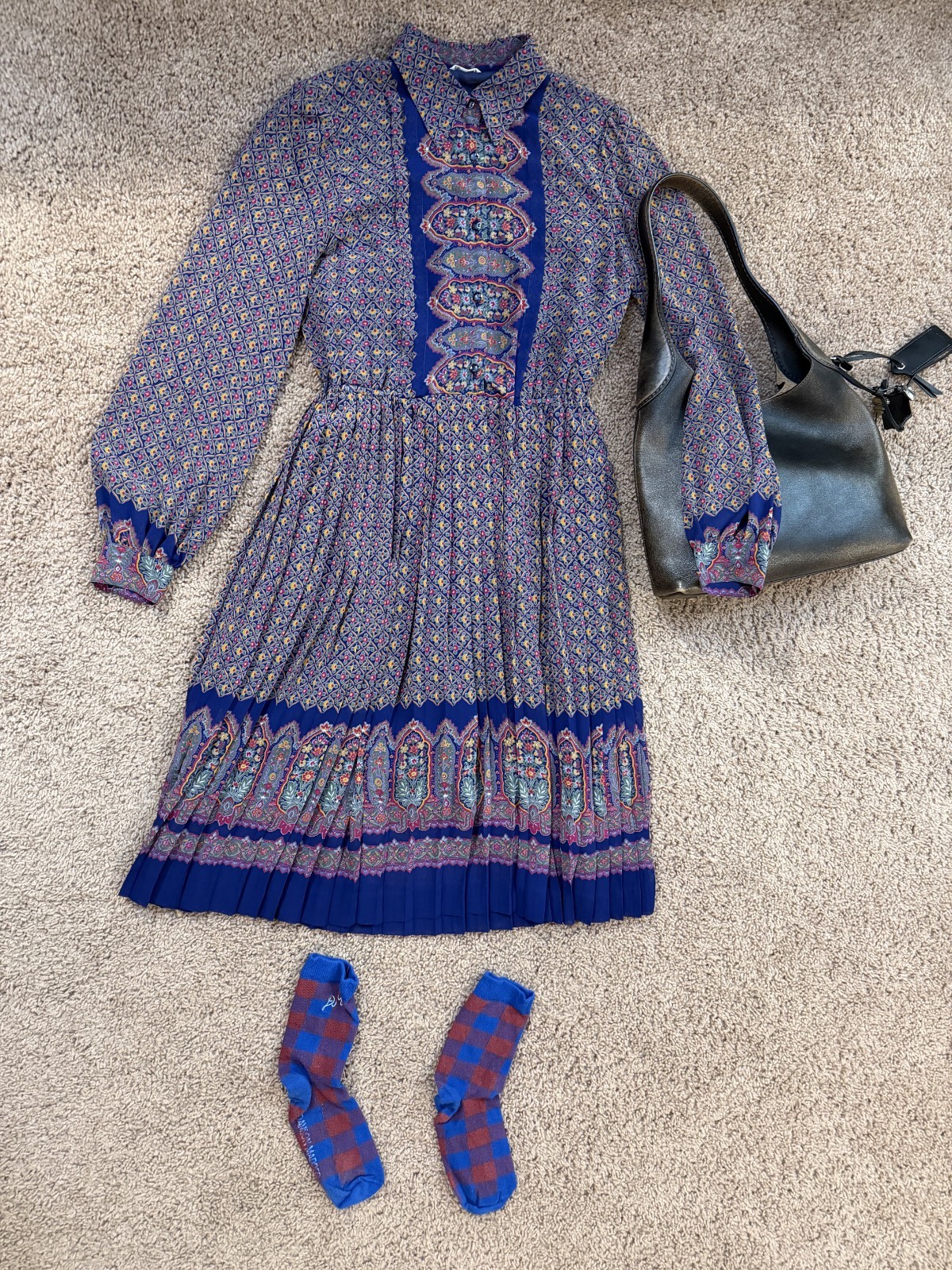 Vintage Paisley Border Print Pleated Long Sleeve Midi Dress 1970s-80s