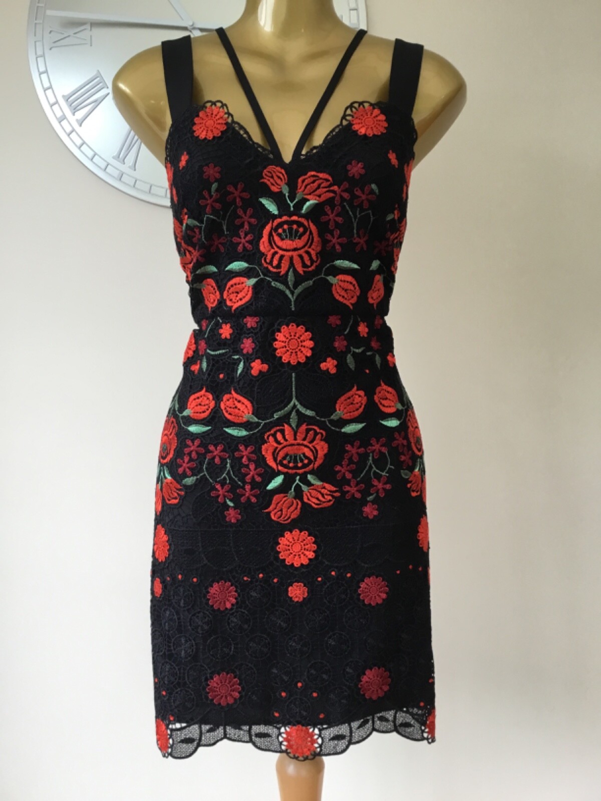 💕KAREN MILLEN – 12 UK – BLACK, RED & GREEN, FLORAL EMBROIDERED MINI DRESS.