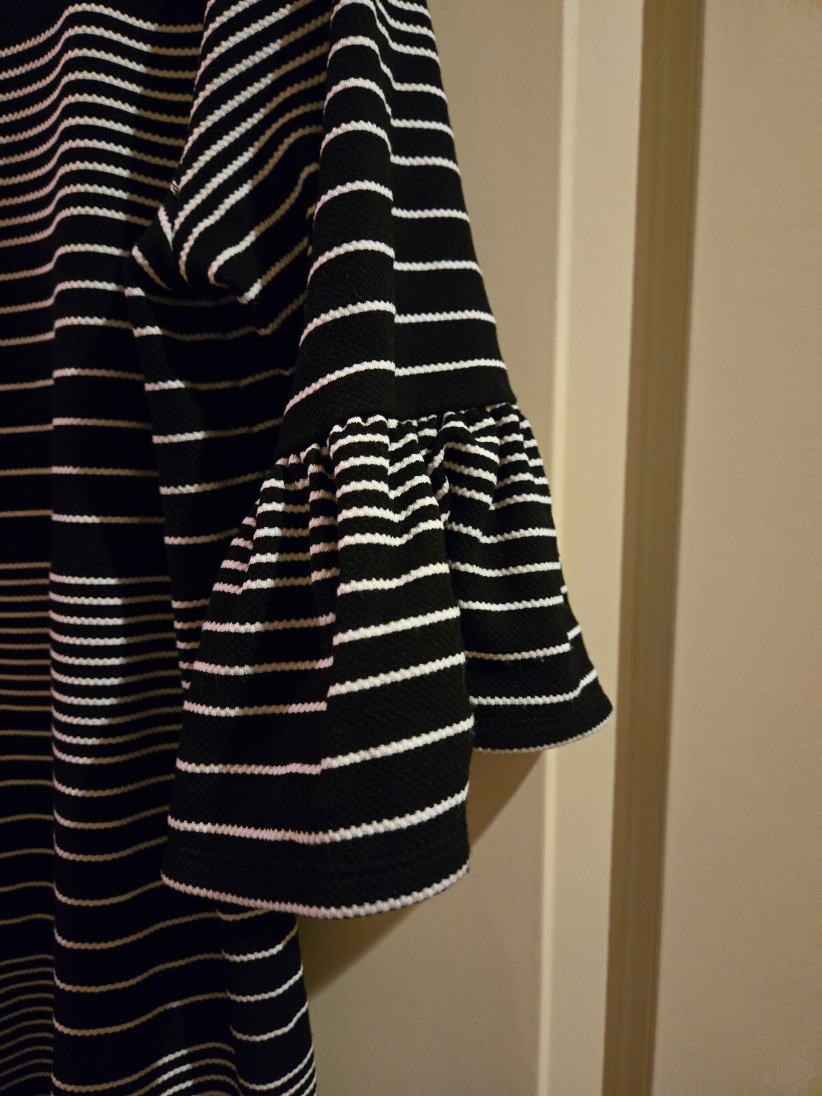 Max Edition knit dress Medium black and white, comfortable and classic