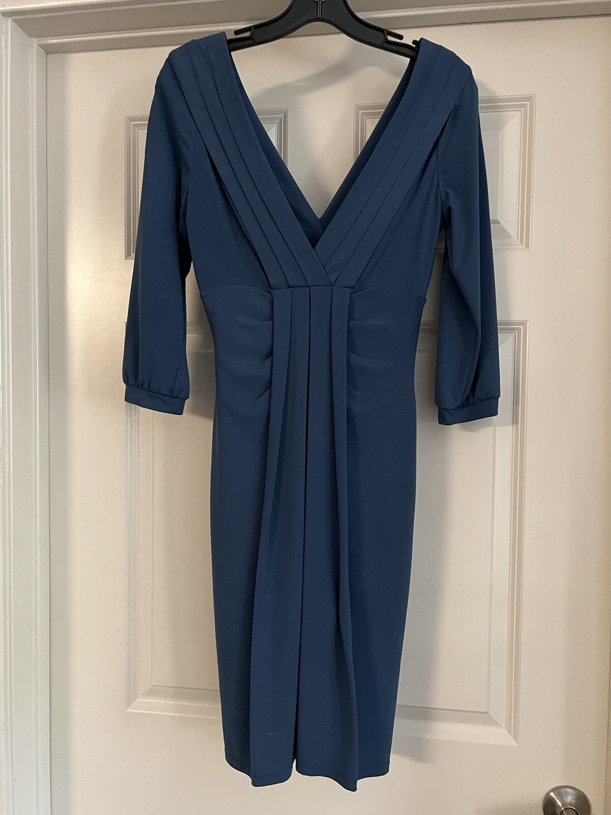 NWOT BCBGMAXAZRIA Coastal Preppy Old Money Quiet Luxury Deep V Plunge Size XS