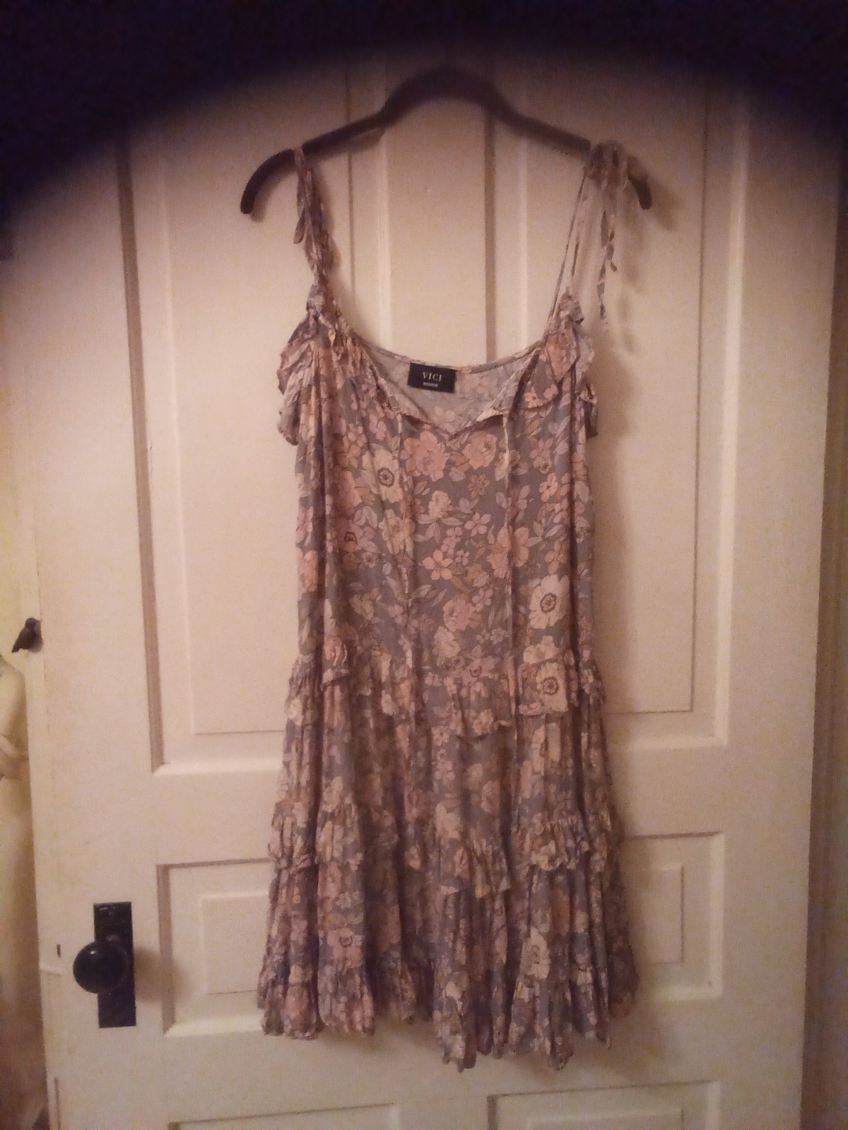 VICI Tiered Ruffle Floral Mini Dress Tie Straps Gray Pink Women’s M