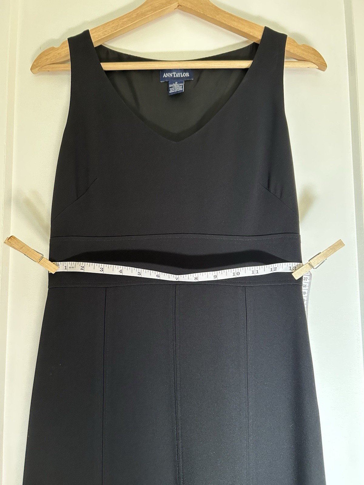 Ann Taylor Black Solid Crepe V-Neck Sleeveless A-Line Lined Zip Dress 0