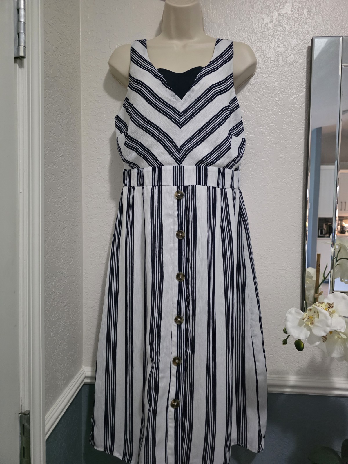 Crystal Sky White/Blue Striped V-Neck Sleeveless dress, size L