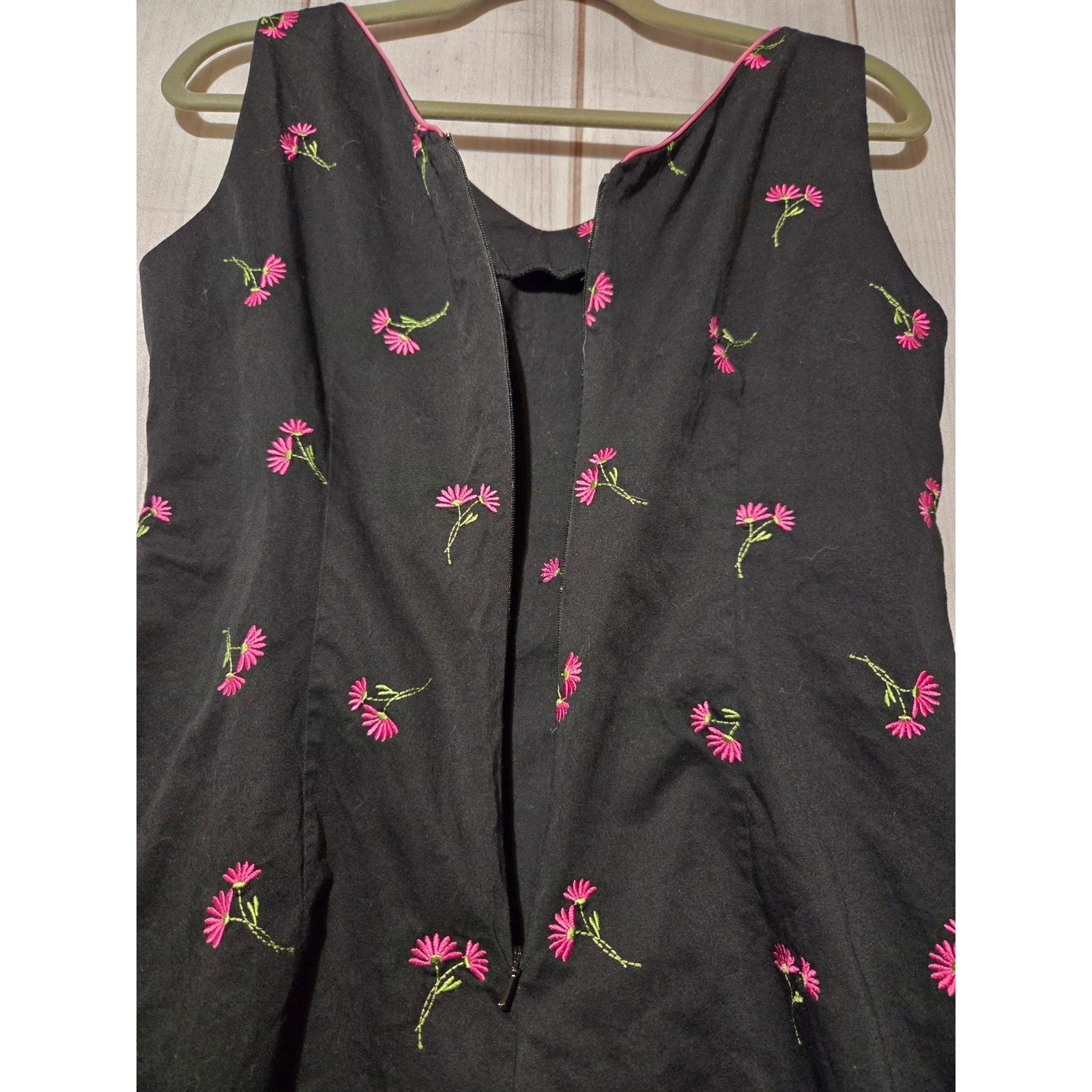 Amanda Smith Petite Black Floral Embroidered V Neck Sleeveless Dress Size 6P