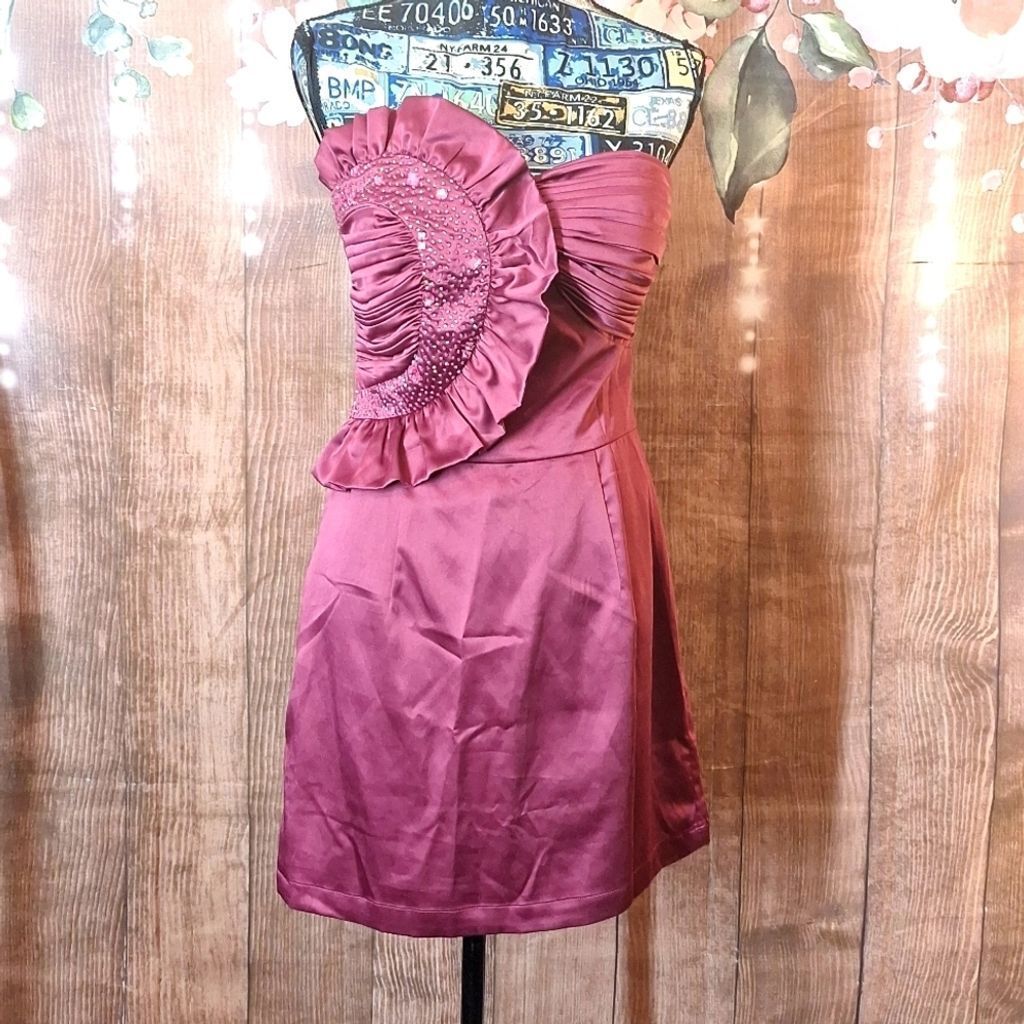 MISS KELLY 1999 SIZE MEDIUM STRAPLESS FORMAL DRESS WITH RHINESTONES