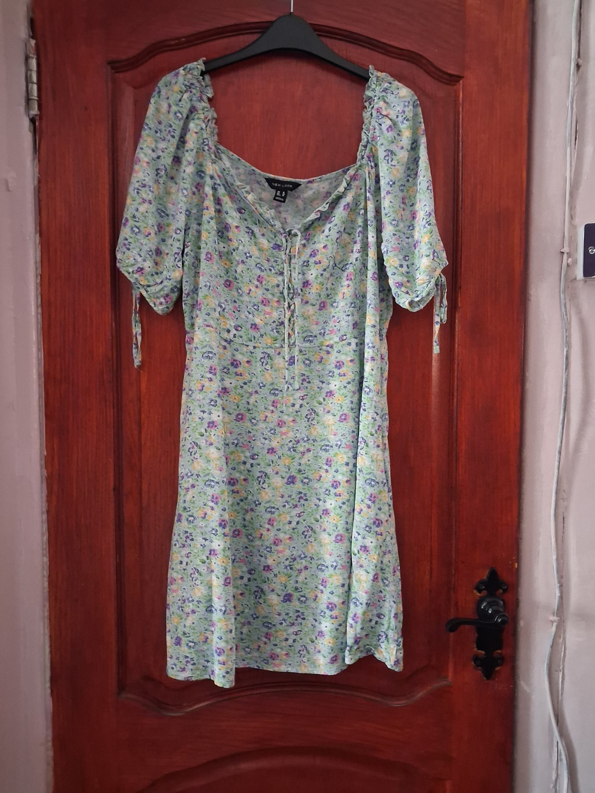 lovely green floral summer dress. new look.- ( small size 18). used.