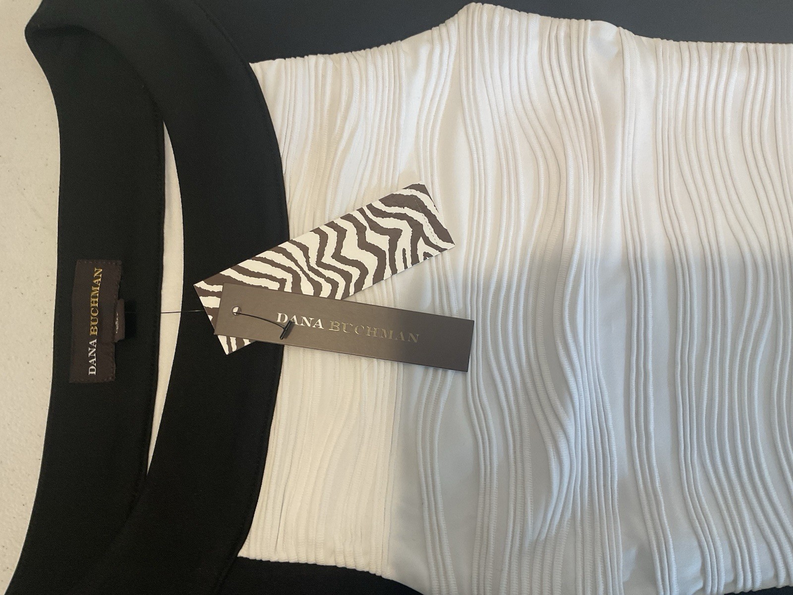 Dana Buchman Black And White Body Con Dress Size 8 Elegant NWT