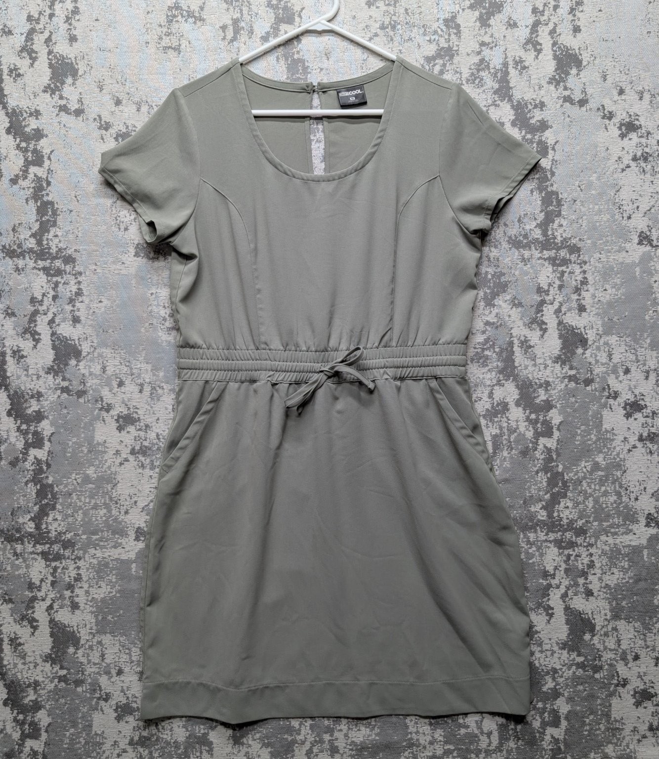 32 Degrees Cool Women’s Lightweight Twill Pocket Dress Medium Agave Leaf EUC