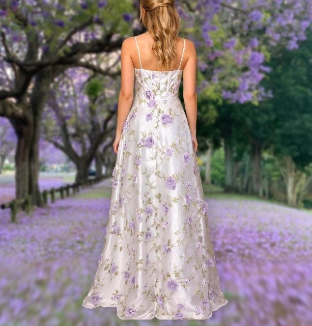 $199 Say Yes Juniors’ 3D Floral Embellished Ball Gown Size: 1/2 Ivory/Lavender