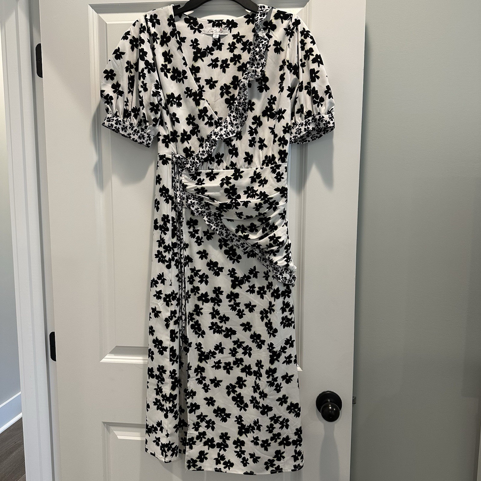 Love, Whit White Black Floral Short Sleeve Wrap Midi Dress Women’s Size Small S