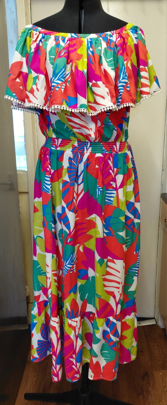 Women’s JD Williams Floral Summer Dress. BNWT. Size 16/18. Elastic Waist . Fril.