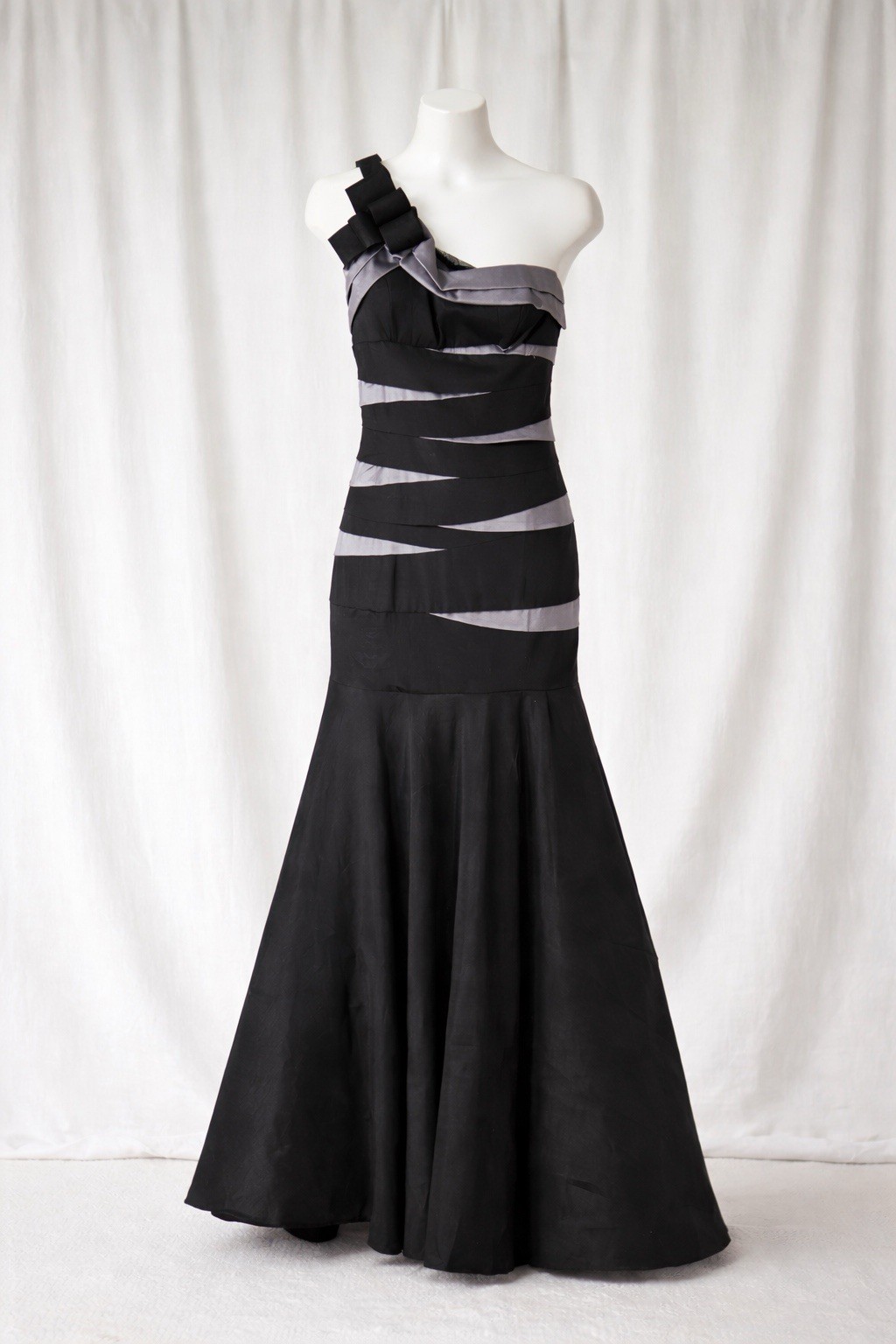 Betsy & Adam One Shoulder Mermaid Gown Black Gray Formal Prom Evening Dress 8