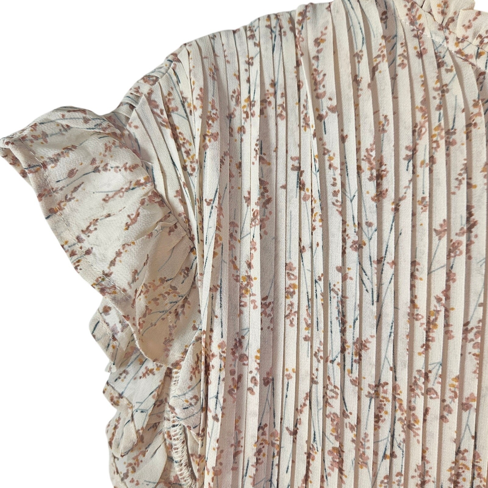 Saving Paige pleated ruffle sleeve knee length neutral floral dress Size medium