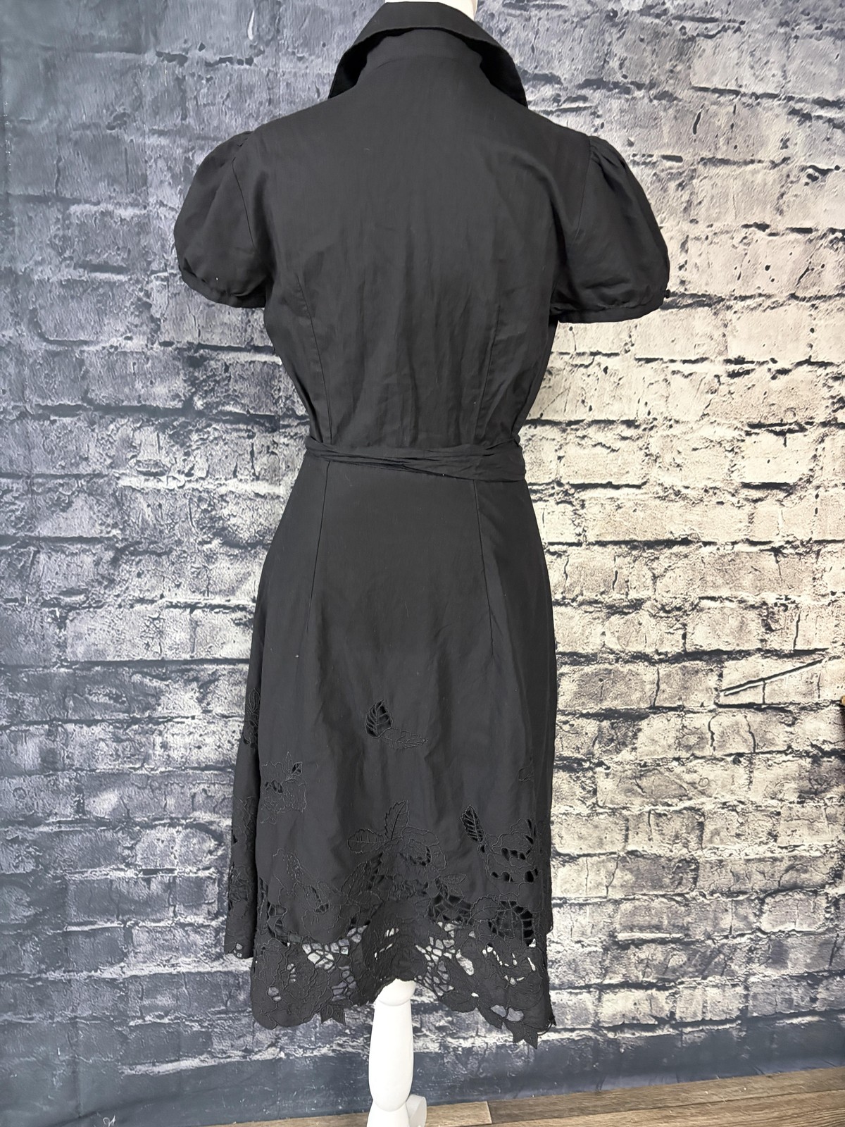 BCBGMAXAZRIA Dress Womens 6 Black Eyelet Wrap A Line V Neck Short Sleeve Floral