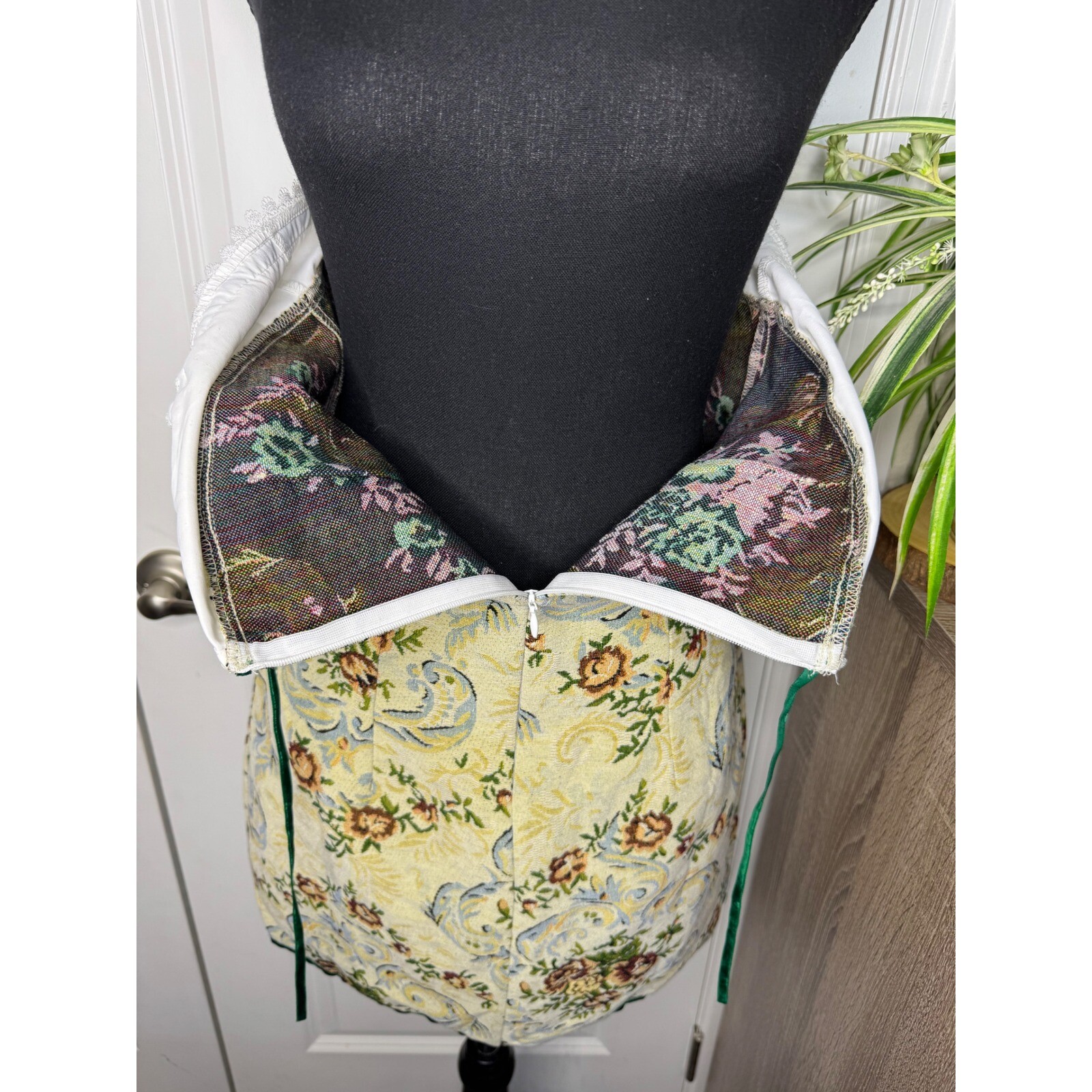WOMEN’S MERIAN GREEN PATTERNED TAPESTRY MINI DRESS size SMALL