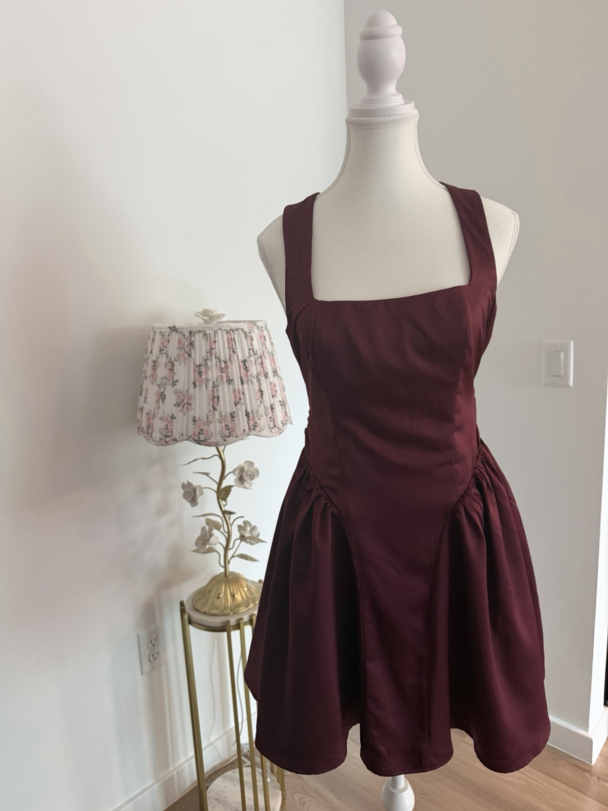 francesca’s Burgundy Solid Satin Mini Dress Square Neck Open Back Bow Zip Size S