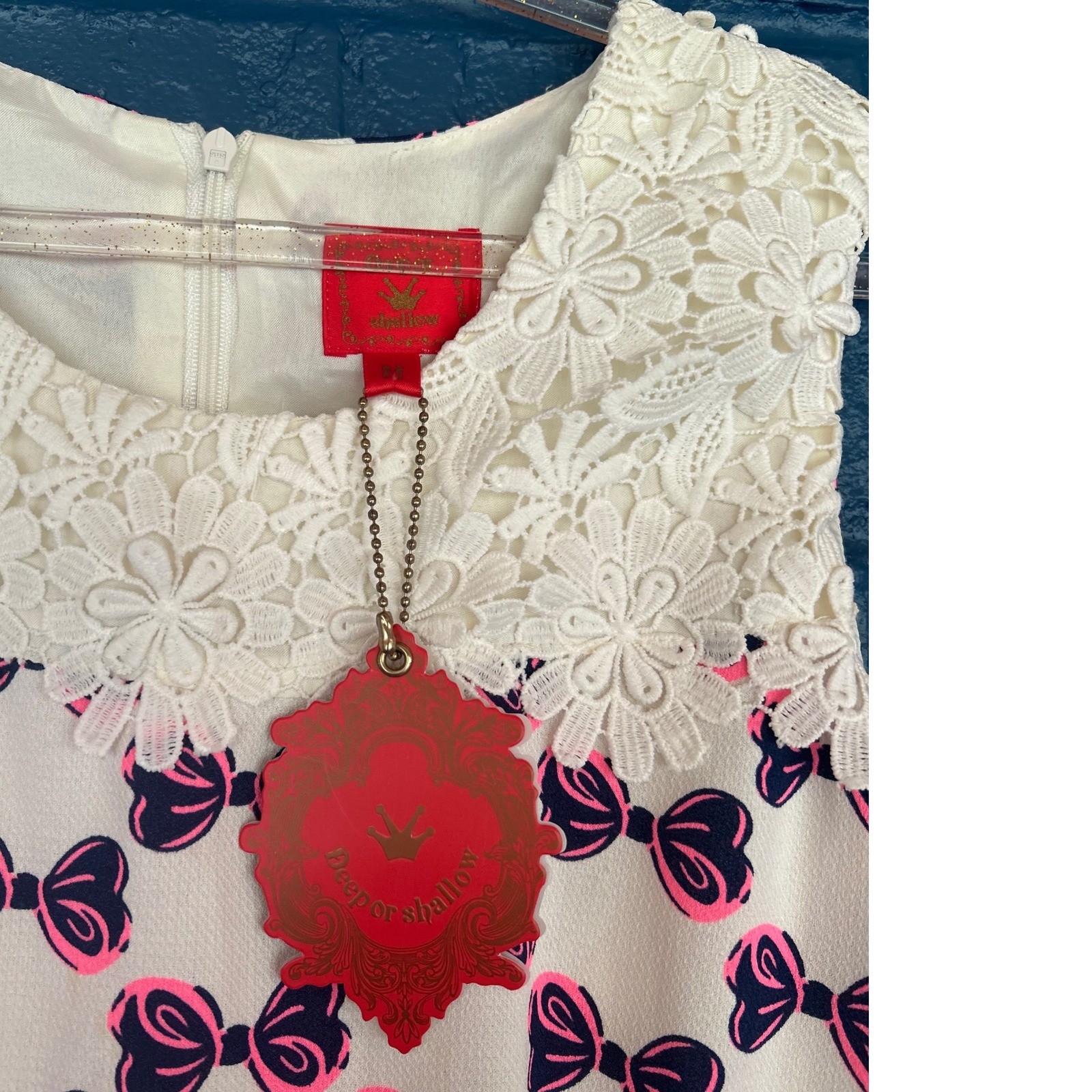 Bow Print Lace Neck Dress Ivory Pink Navy Sleeveless Women’s M , Deep or Shallow