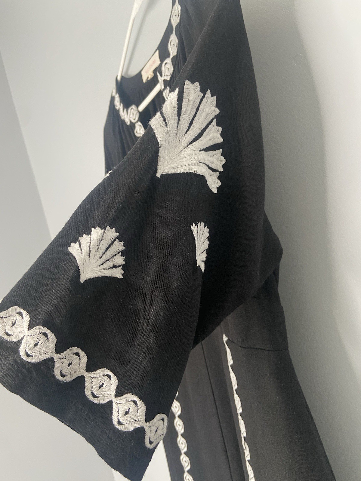 Solitaire black and white embroidered Black Midi Dress sz M