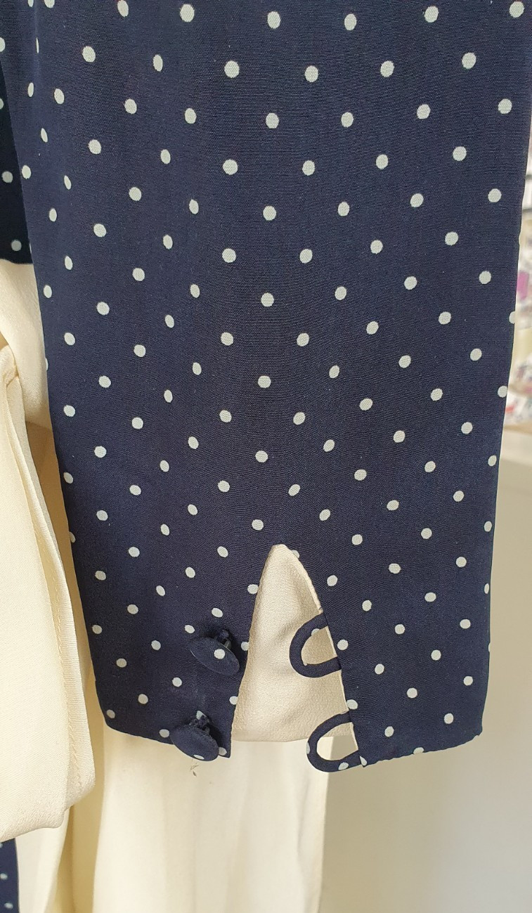 EMANUEL 100% Silk Midi Dress – UK 10 – Navy/Cream Pinspot – Excellent Condition
