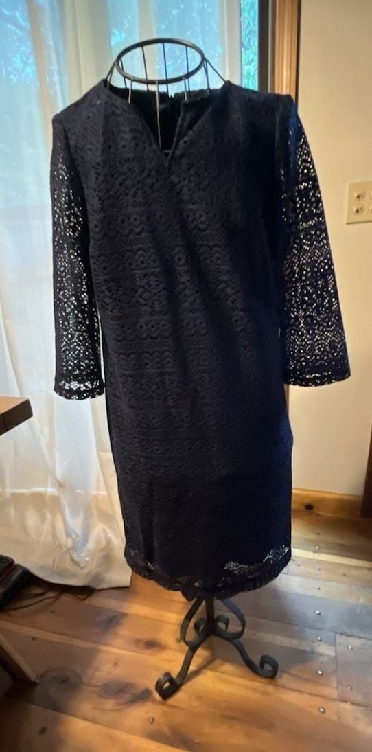Chico’s Navy Blue Lace Overlay Sheath 3/4 Sleeve Notch V-Neck Dress