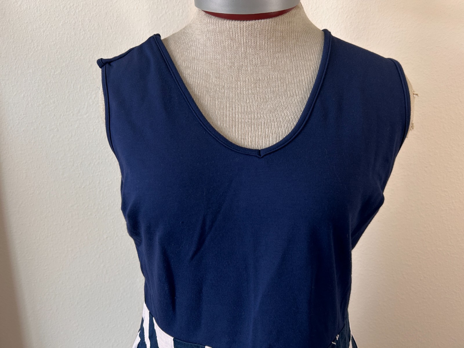 Miusol dress size L sleeveless 33″ long blue floral side zipper V neck