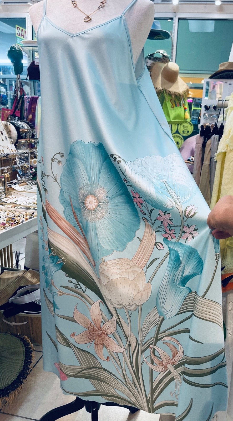 Maxi dress, 30 % silk, 70% viscose, made in Italy.
