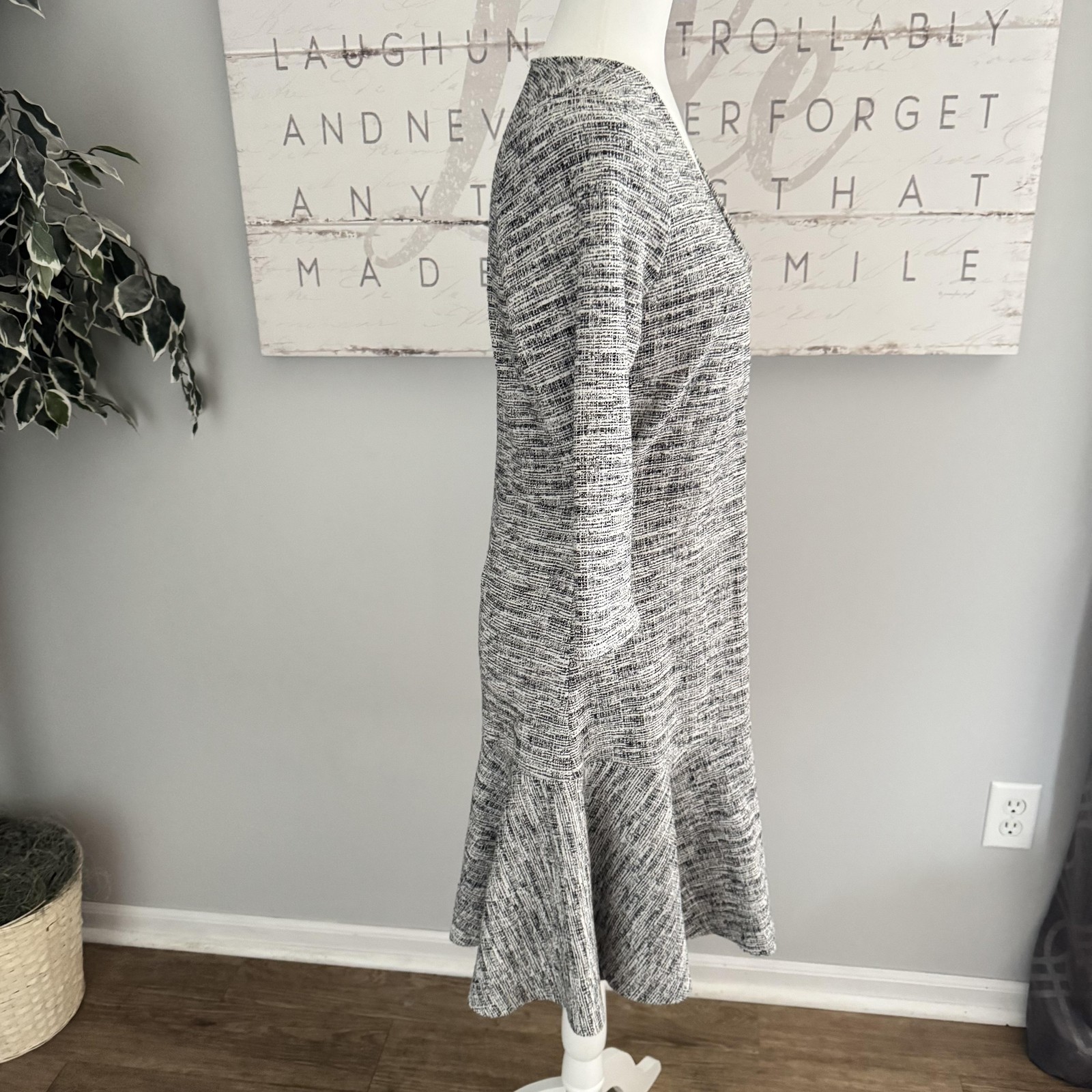 Gilli Dress Womens Large Gray Wrap 3/4 Sleeve Ruffle Hem Knee Length Old Money