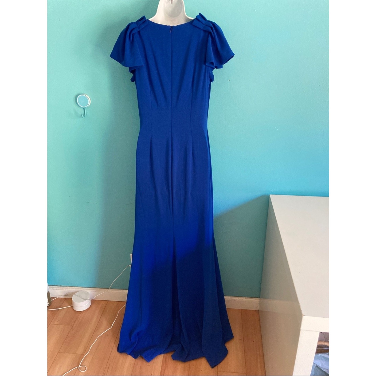 Badgley Mischka Size 8 Royal Blue Crepe Evening Gown Ruffle Sleeve