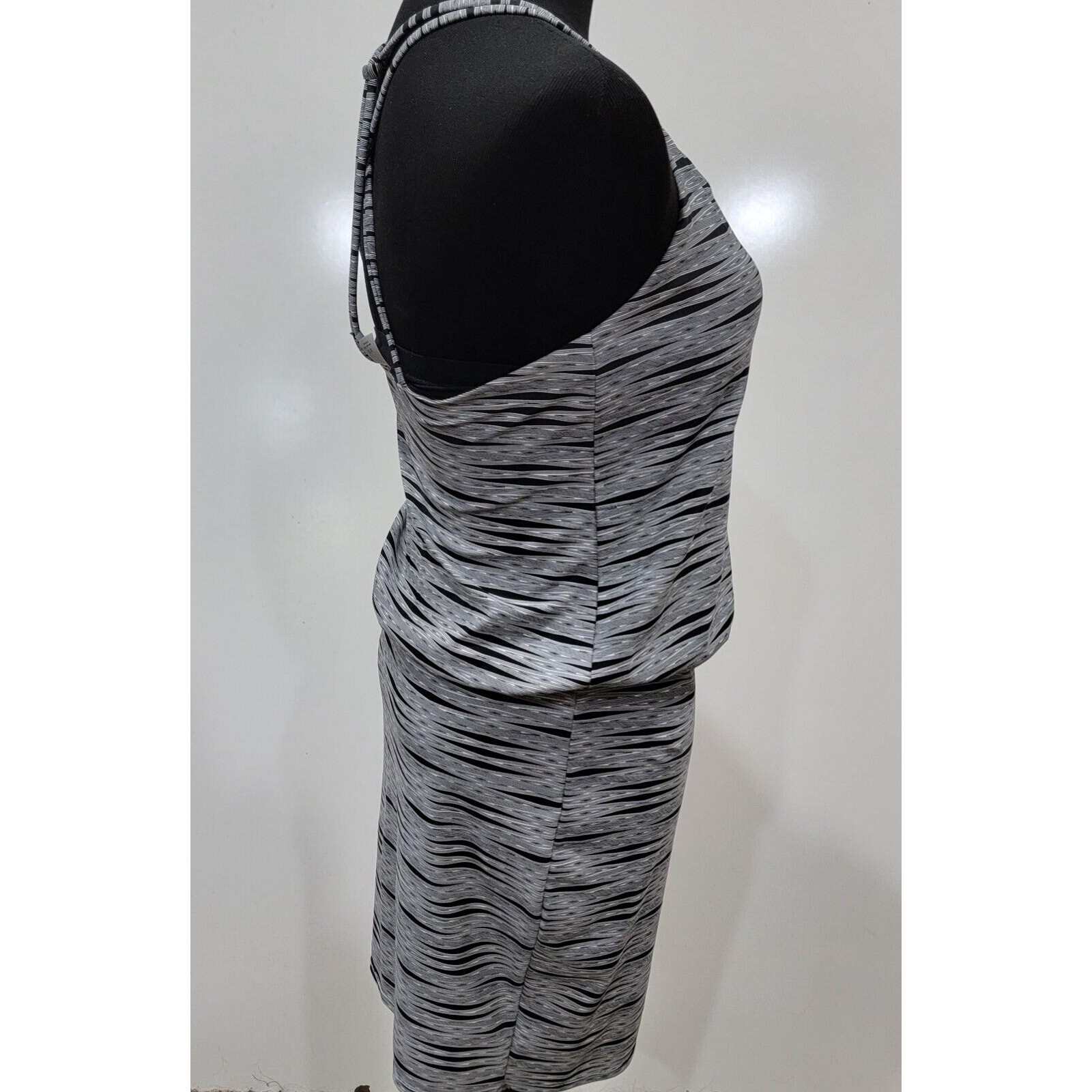 Athleta XSmall Arielle Venice Strappy Yback Athletic Swim Dress Sporty Coastal