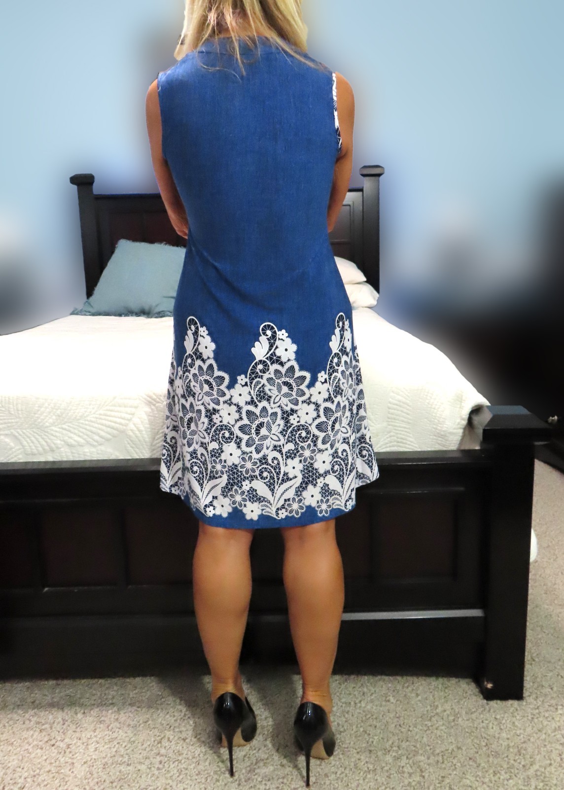 SJS Demin Look Blue Shift Dress w/White Lace Look Flowers V-Neck Sleeveless Sz S
