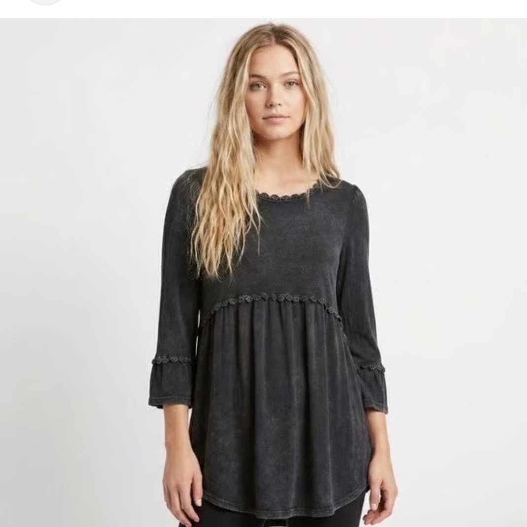 POL Grey blue Lace Trim Tiered Ruffle Sleeve Tunic top shirt Womens Size S boho