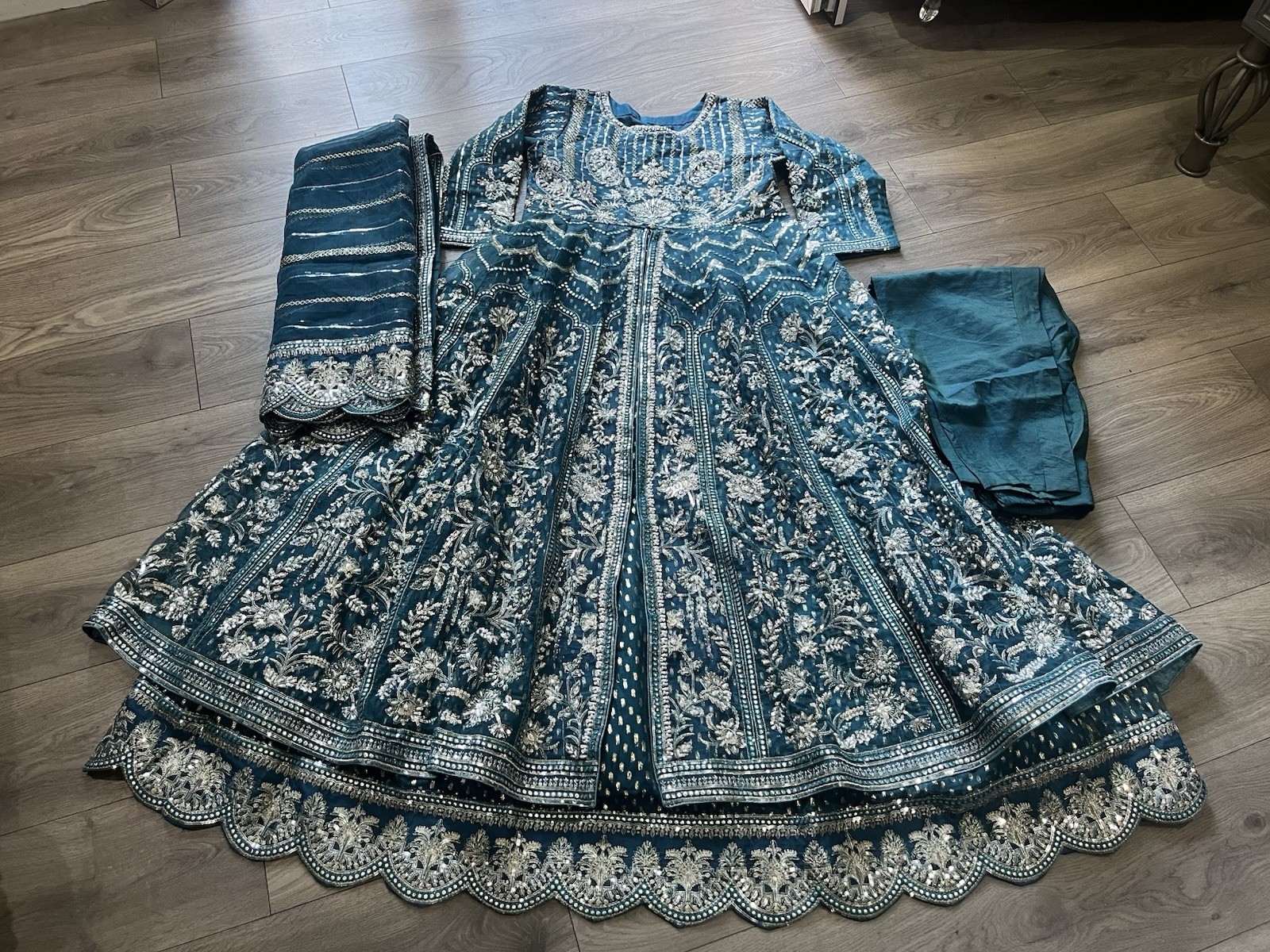 A Beautiful Terquise Heavy Embroidered Beaded Long Dress Suit Size Medium. VGC