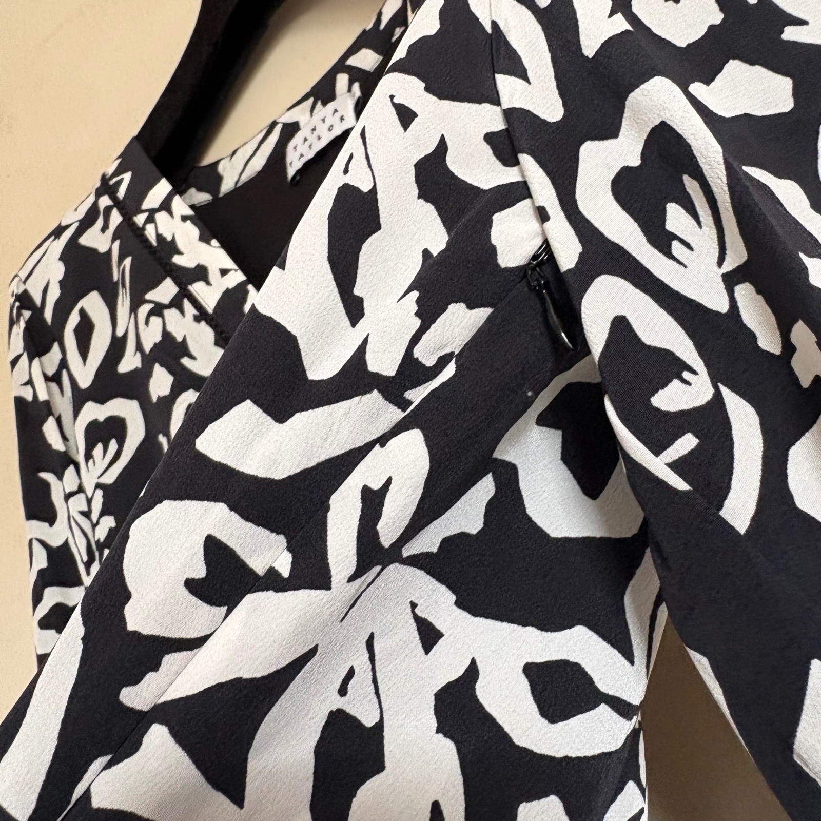 Tanya Taylor Black and White Silk Abstract Print V-Neck Mini Dress Size 10